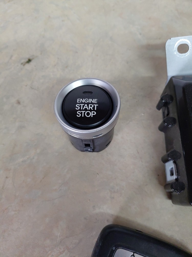 2012 Kia Soul Plus Smart Key Assembly Push Button Key Lot