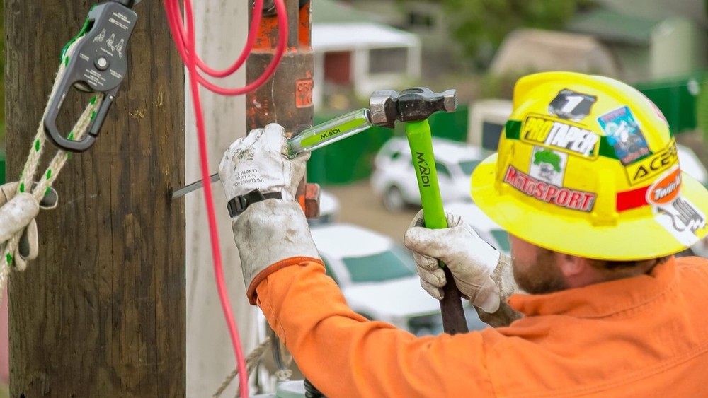 Madi Milled Lineman Hammer - 35oz