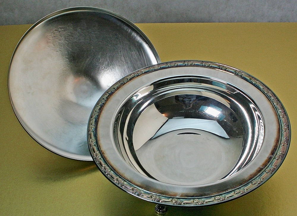 Oneida Silver Plated 3-Footed Round Serving Dish with Engraved Lid