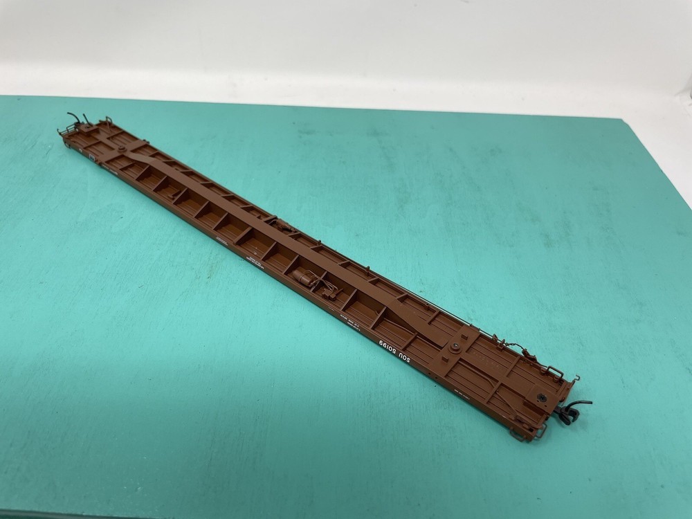 Atlas HO - 89’ Flat Car - Missing Trucks No Package - SOU