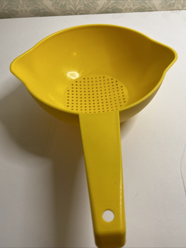 Yellow Collander/Strainer Quart
