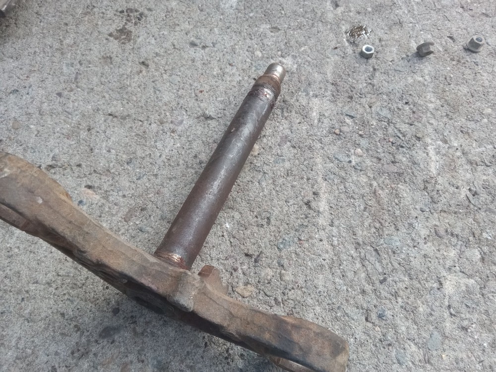 1977 suzuki gs550e triple tree stem