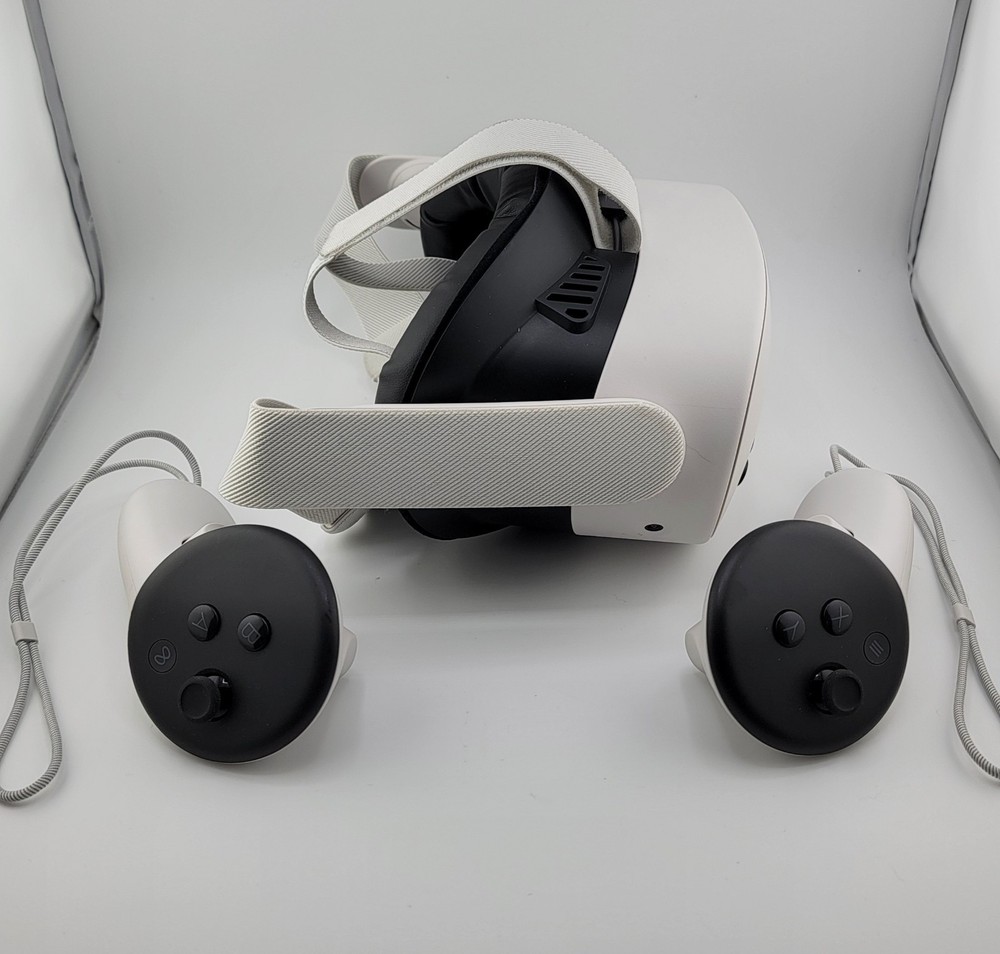 Meta Quest 3S 128GB W/ Controllers No Power Adapter