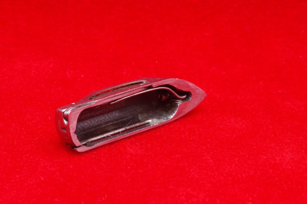 ORIGINAL SINGER 12 K BOAT SHUTTLE & 2 BOBBINS