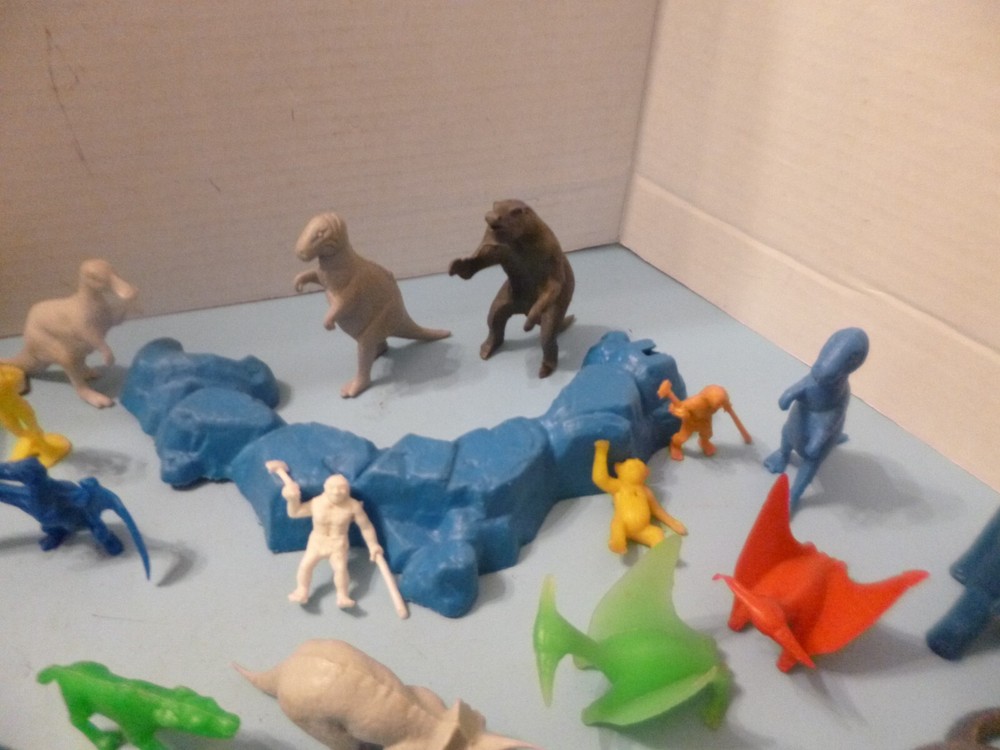 MPC DINOSAUR LOT - 39 PIECE'S