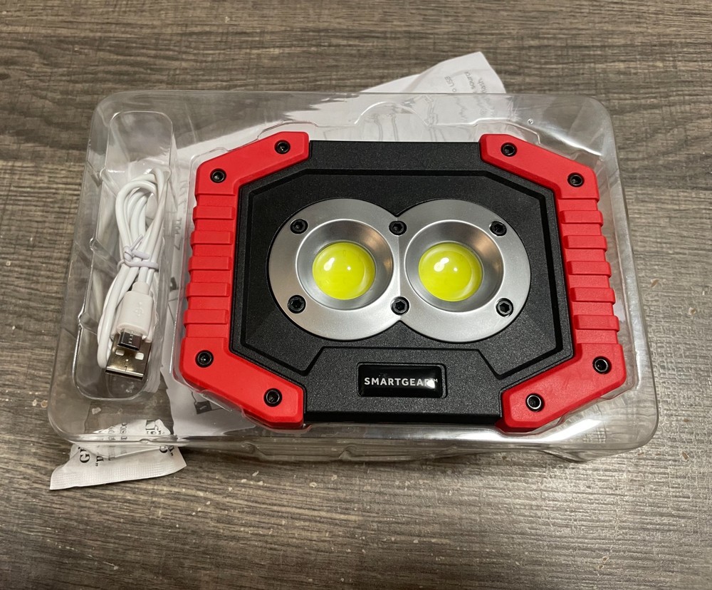 SmartGear USB Power Bank LED Worklight READ