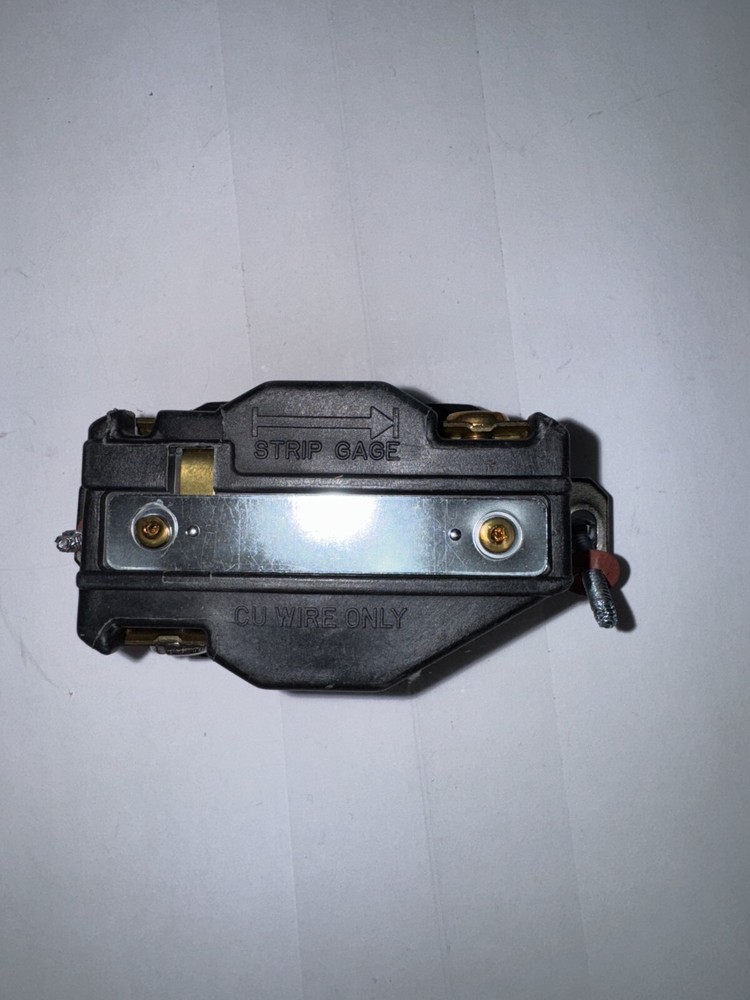 Bryant 70530FR Locking Receptacle, 2P 3W Grounding 30A 125V