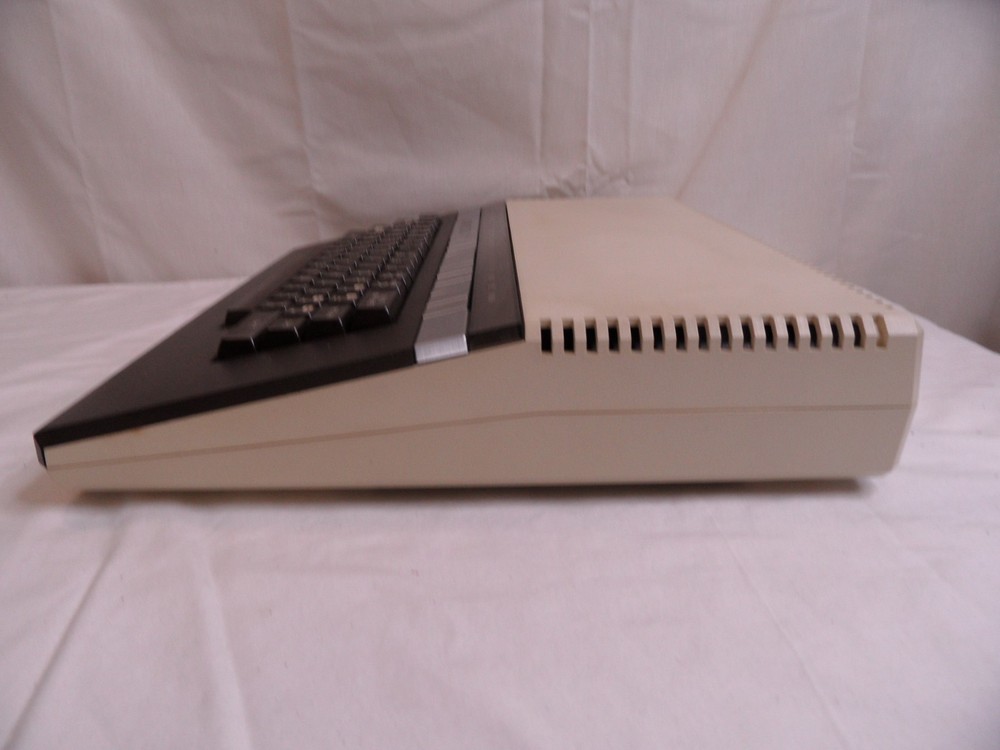 Atari 1200XL Computer Game Console w/ Power & Composit Video cable - Tested