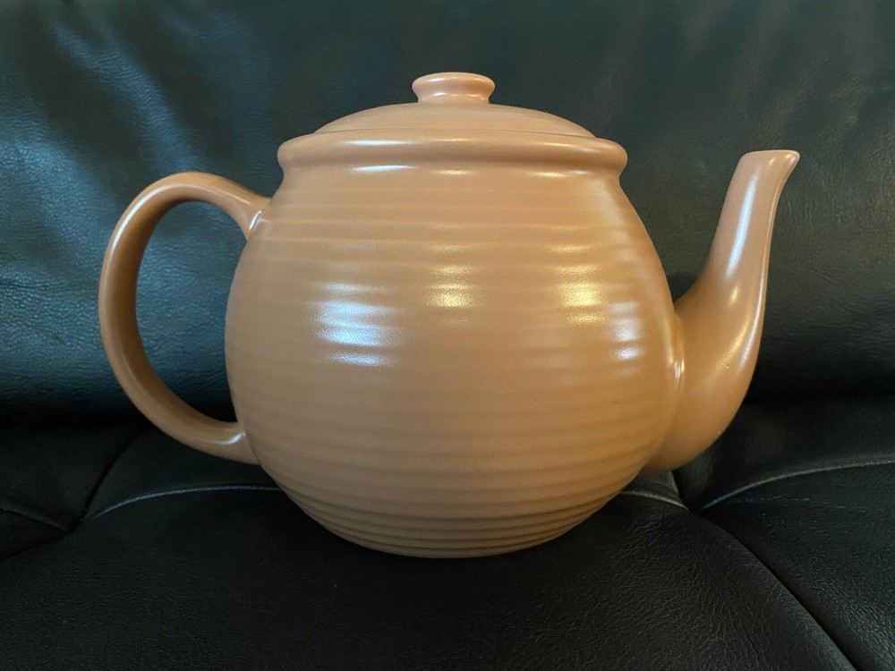 Mauve Beehive Ripple Tea Pot Ceramic 8 Cup