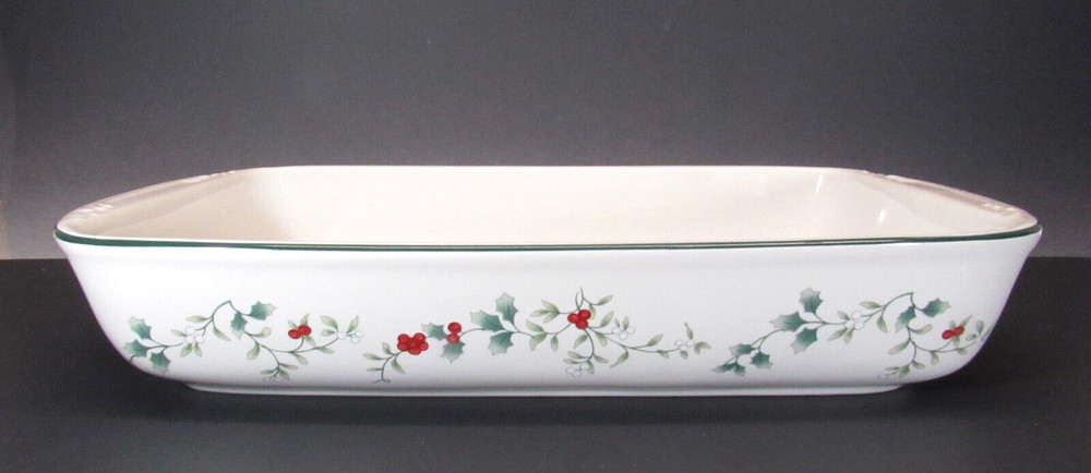PFALTZGRAFF WINTERBERRY STONEWARE RECTANGULAR 14 INCH BAKER/CASSEROLE