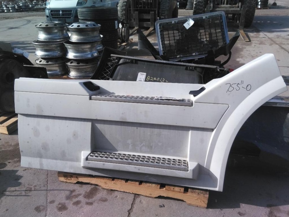 For 2016 VOLVO VNL SIDE FAIRING Right ,  IL
