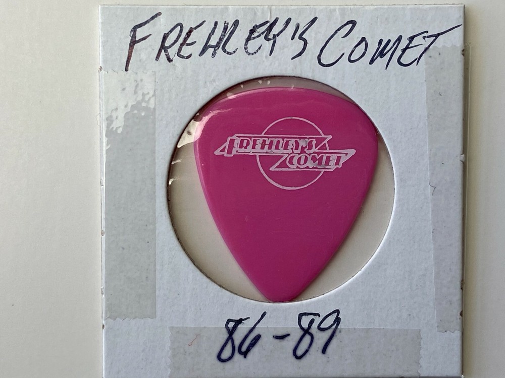 KISS Guitar Pick ACE FREHLEY Solo Frehley's Comet Dark Pink White Vintage Kiss