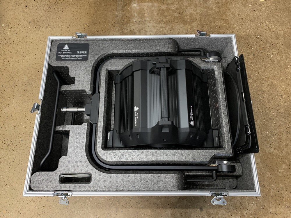 Aputure Motorized F14 Fresnel + Flight Case