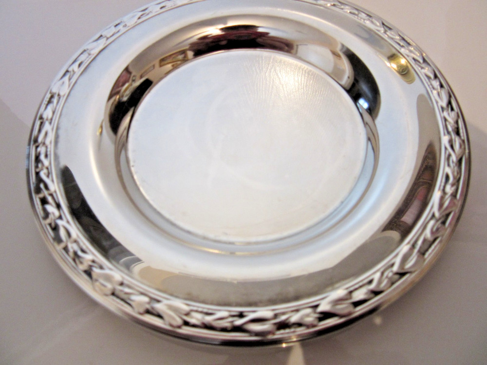 Vintage - 5½" Oneida Small Silver Plated Dish Plate Leaf Scroll Around Edge