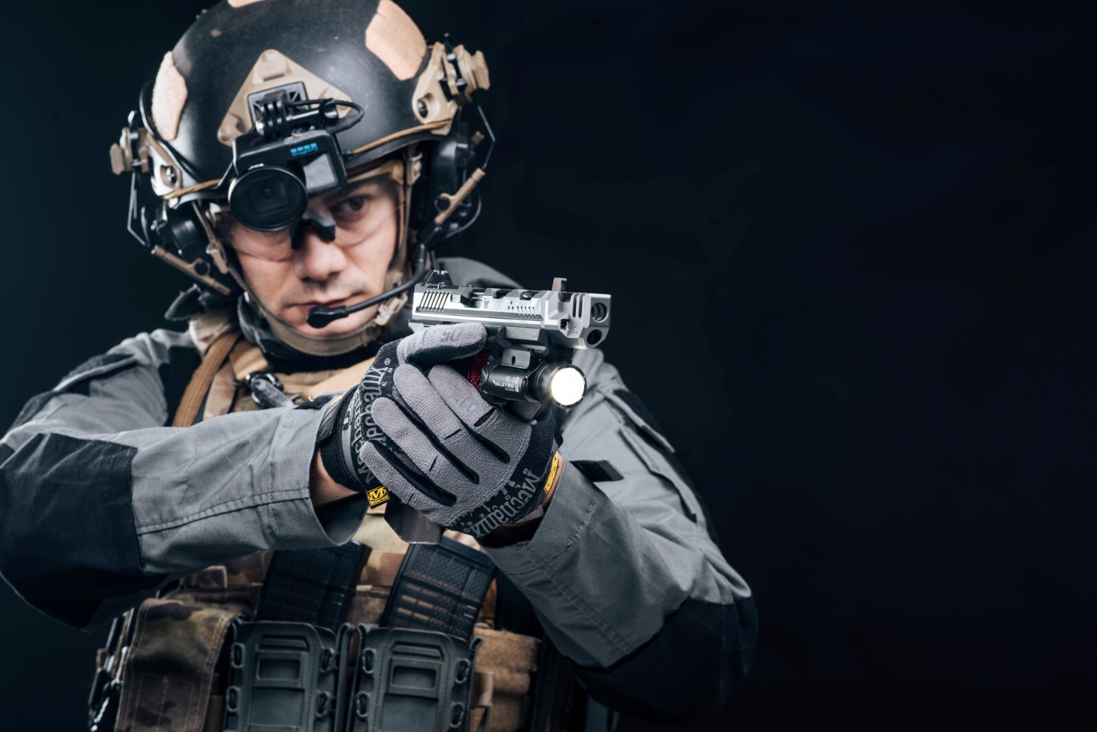 Olight PL-3R Valkyrie Rechargeable Rail Mounted Tactical Light, Black, 1500 Lume