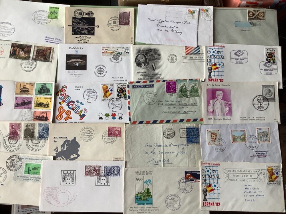 World interesting covers   20  items Ref A1956