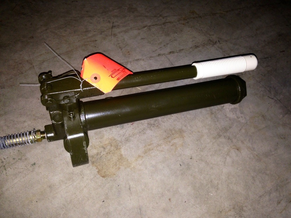 Tank Track Puller And Pump