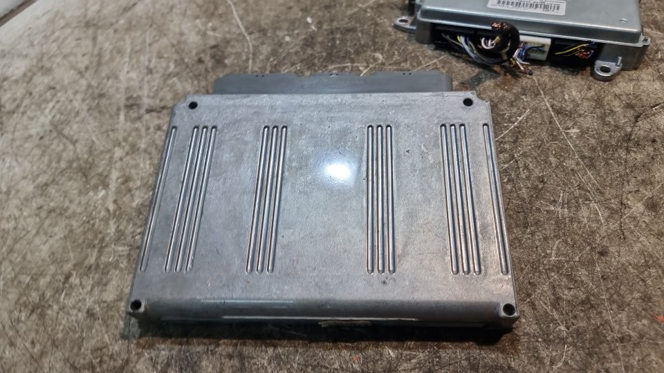 Jaguar S-Type Engine Control Unit ECU & Front Electric Module 1999 XR8A12A650NBA