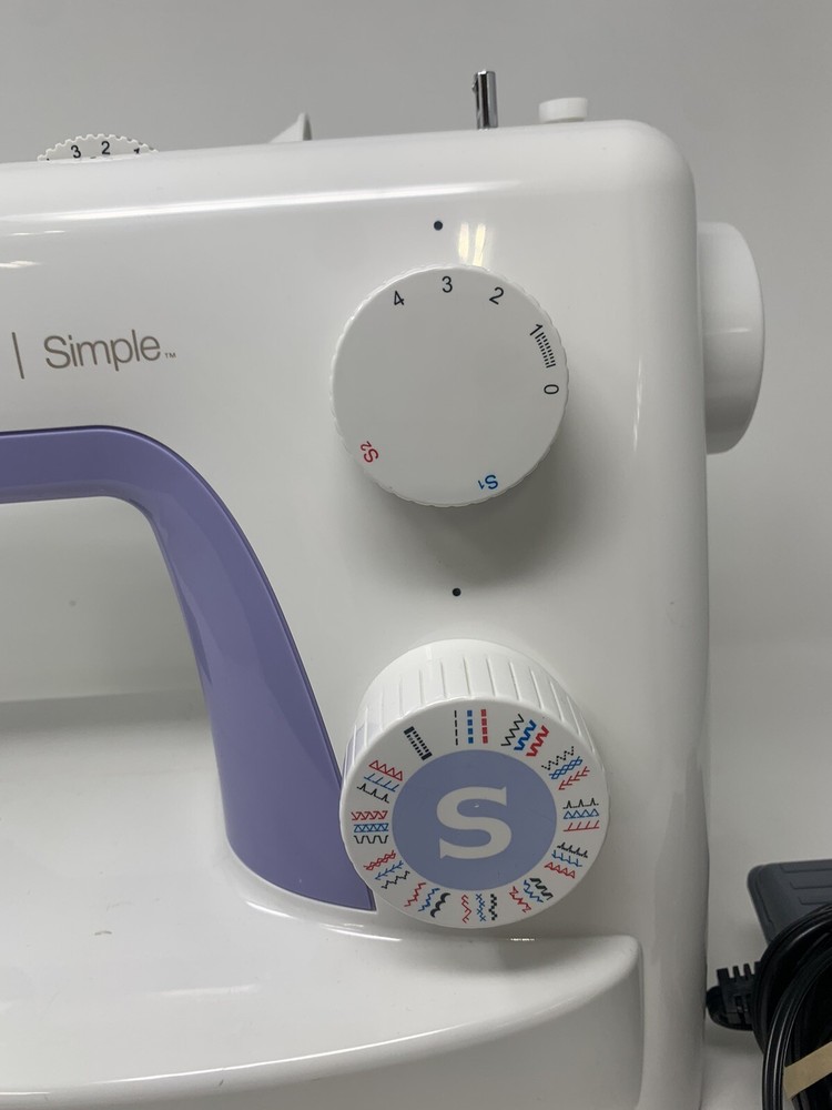 Singer Simple 3232 Sewing Machine with box