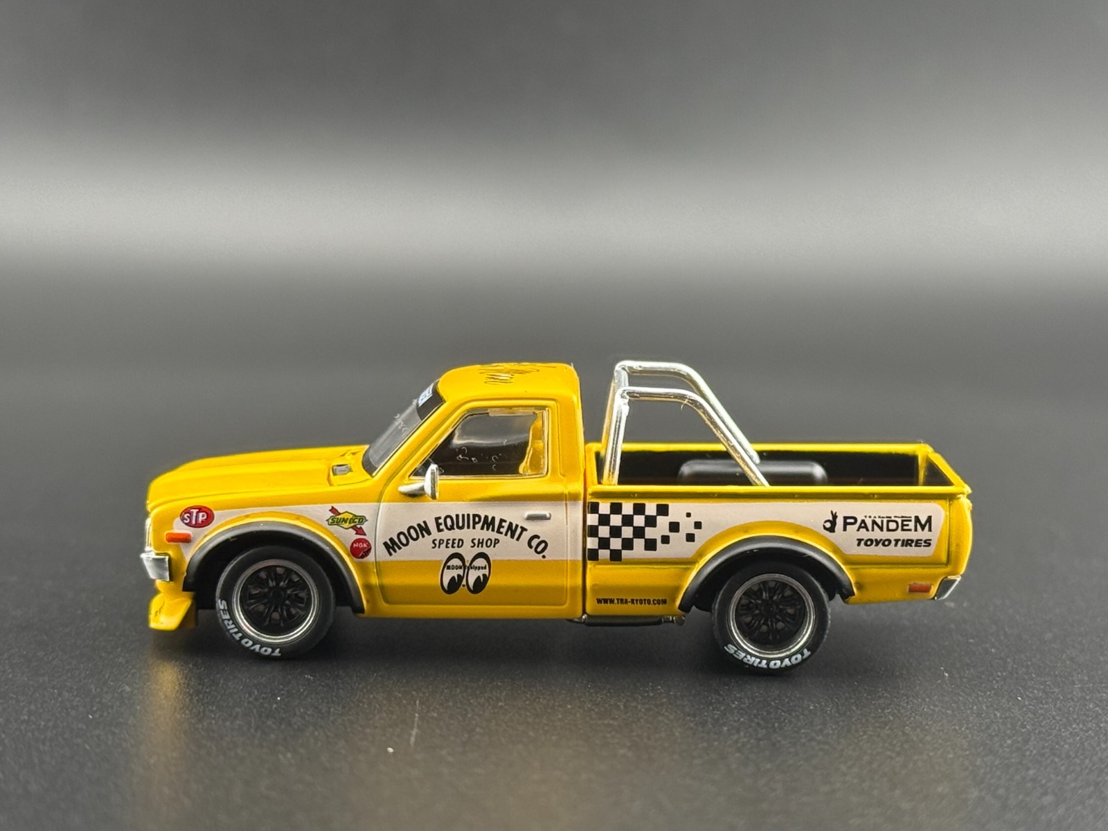 Pop Race Pandem Datsun 620 MOONEYES 640250 1/64