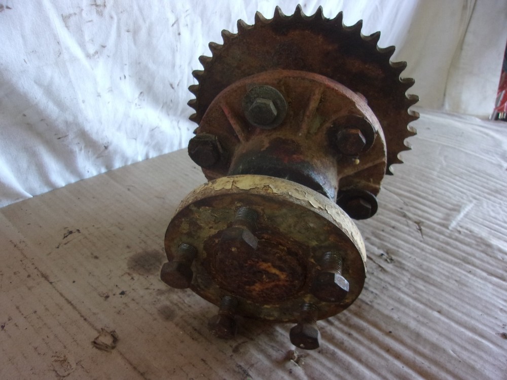 gehl 2500 - wheel hub assembly w/ drive spocket