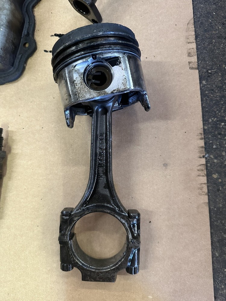 6.9 IDI Connecting Rod & Piston ML4W7-8