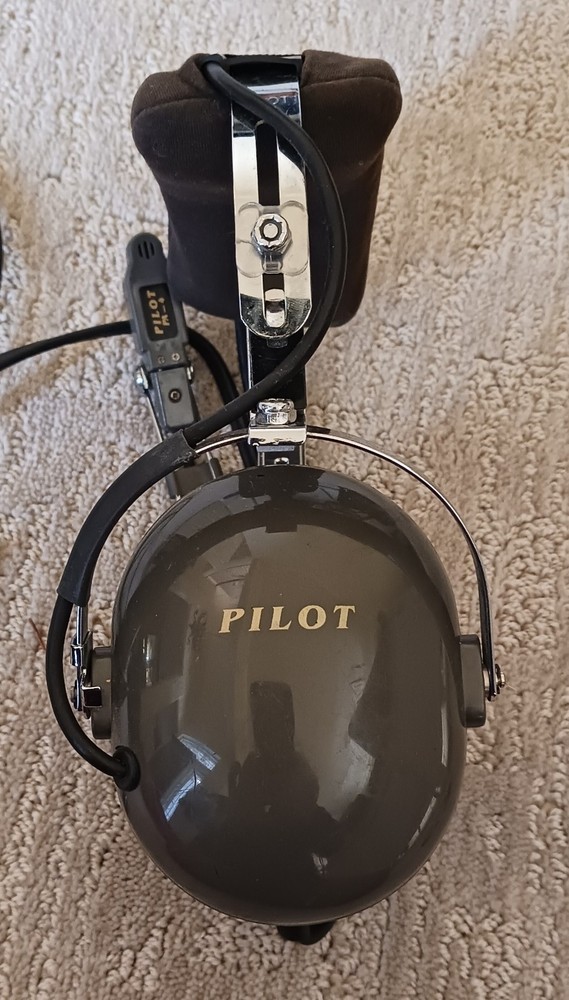 Pilot Avionics PA11-40 Aviation Headset with Additional Adapter