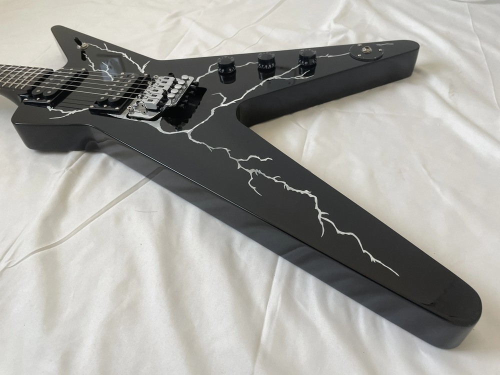 Factory Customized Black 6 Strings Electric Guitar with A Top Quality