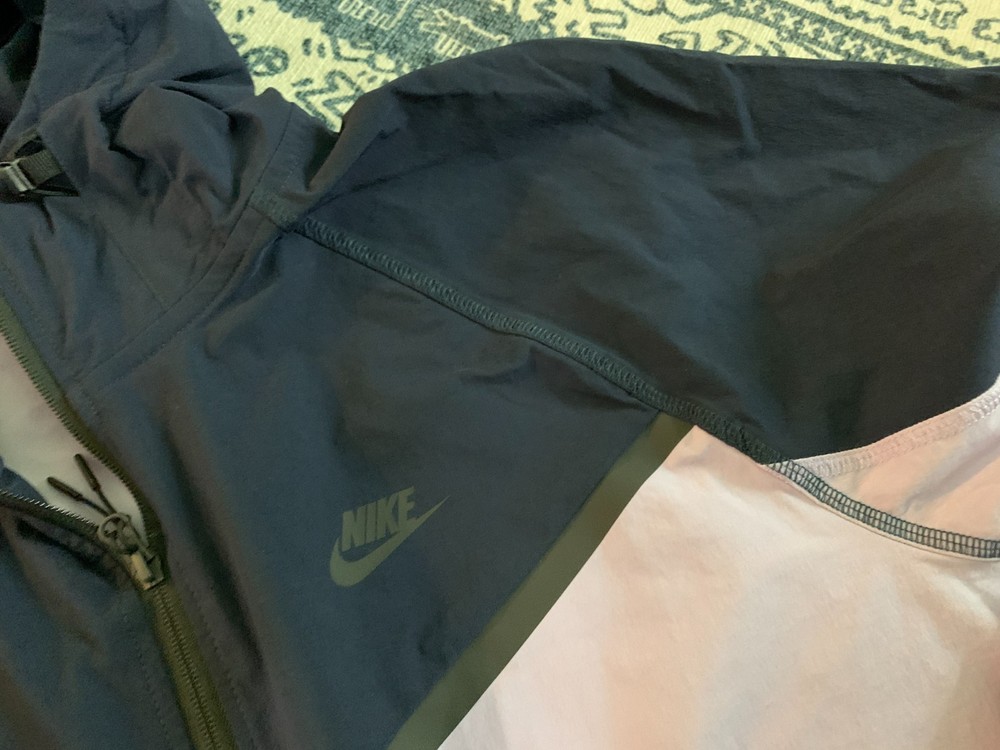 NEW Nike Tech Woven Windrunner MEDIUM Obsidian Hydrangeas Windbreaker $145 pack