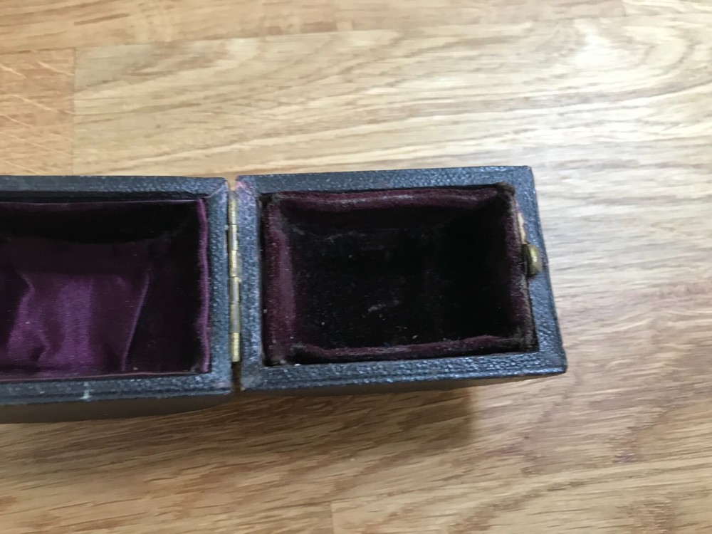 nice old high quality leatherette serviette napkin ring holder case empty