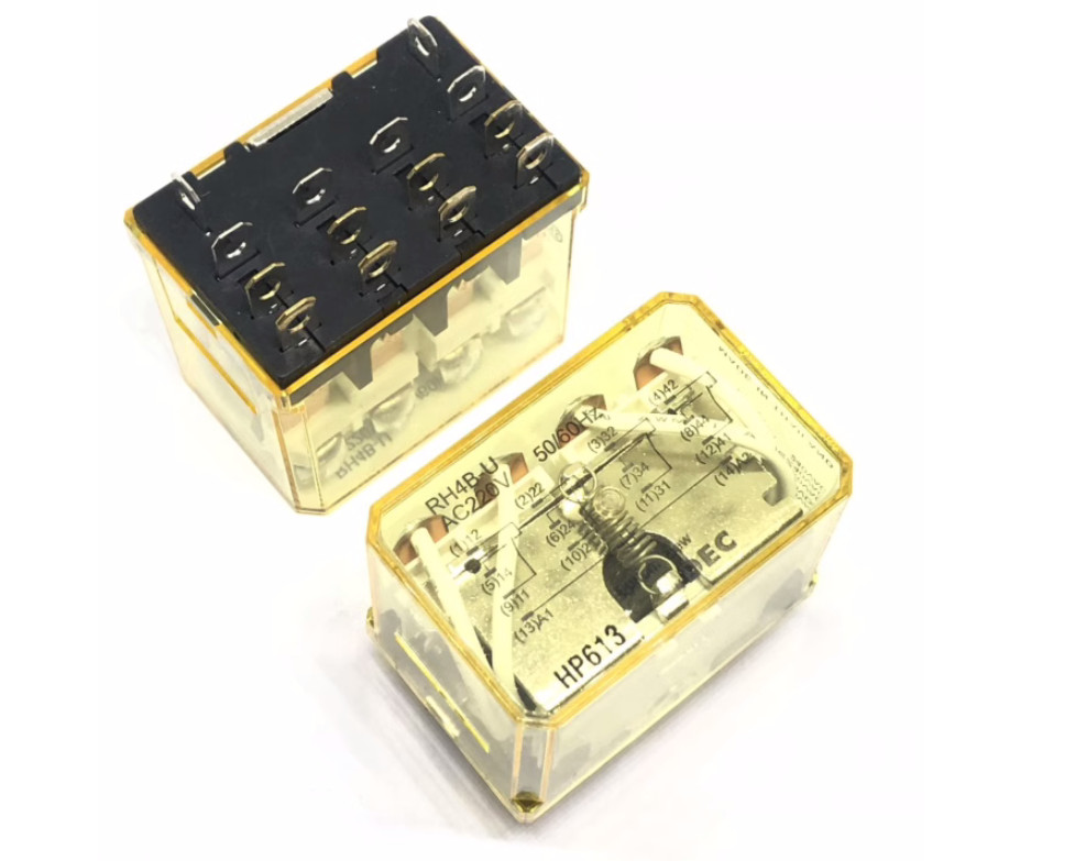 1PC New IDEC relay RH4B-UL-AC220 #LL