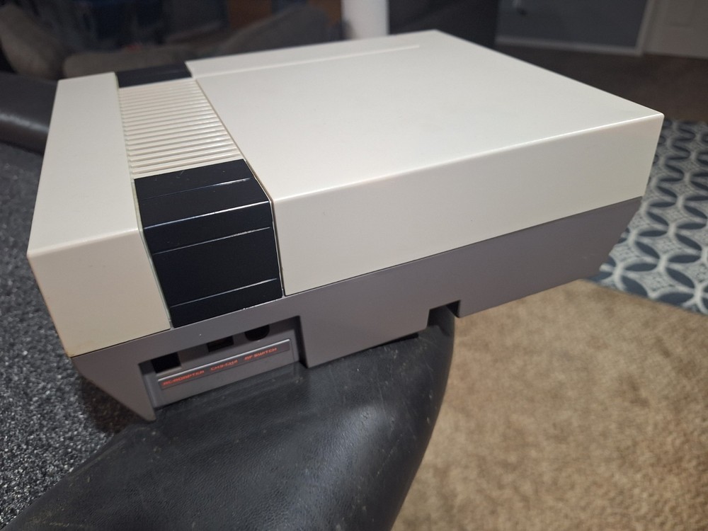OEM Nintendo NES Top Bottom Complete Housing Shell Only Replacement EXCELLENT