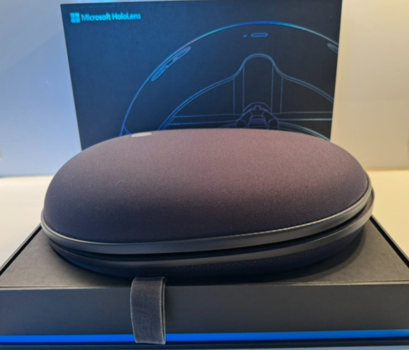 LIGHTLY USE: Microsoft HoloLens 1 Headset- With Box