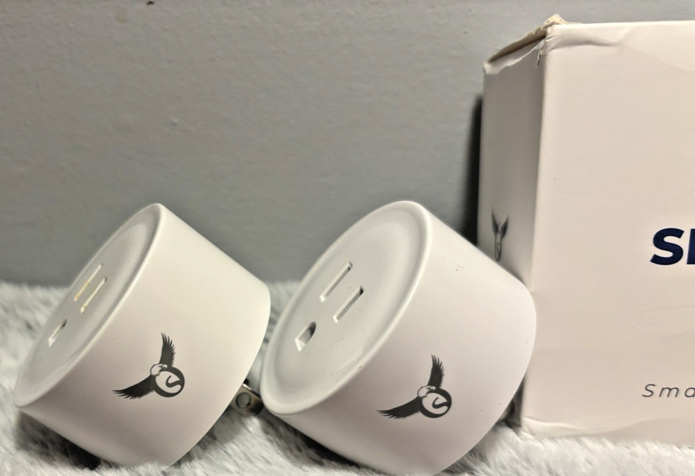 Smart Plug Wi-Fi Outlet Socket/Set of 4 plug ins/CONTROL DEVICES REMOTELY