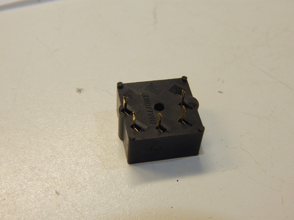 DIALIGHT 501-1002 SOCKET FOR SWITCH 554-31 PC MOUNT