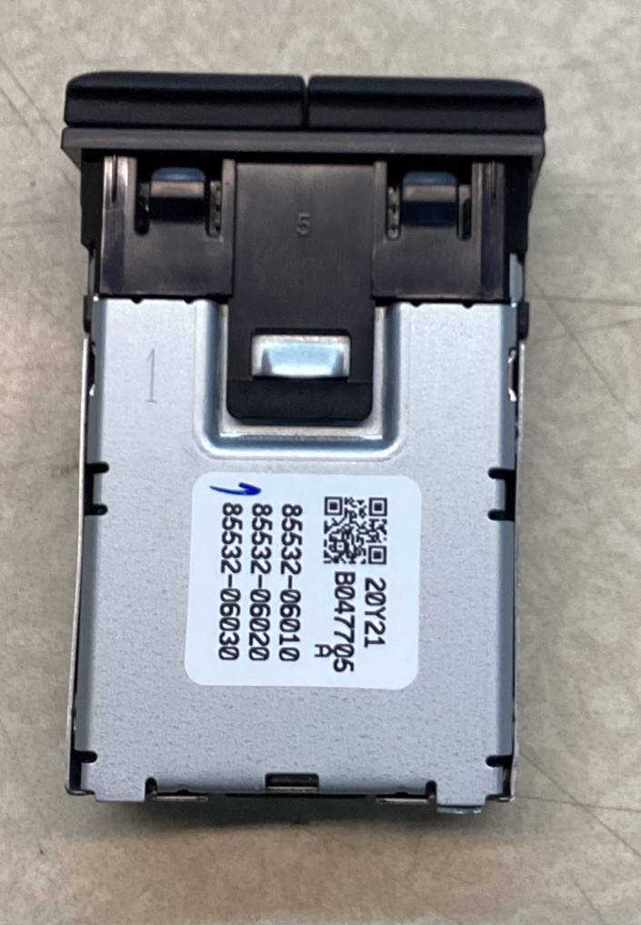 TOYOTA 2018-2021 TUNDRA TACOMA CENTER CONSOLE DUAL USB PORT CHARGER 8553206010