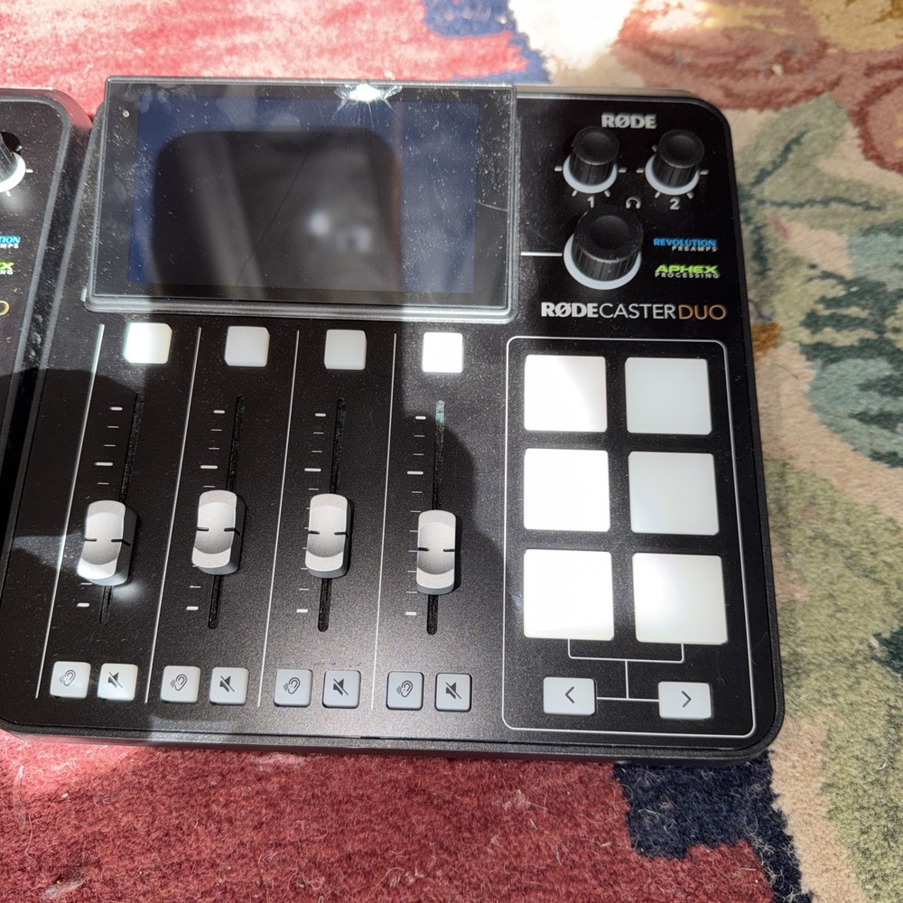 RodeCaster Duo Integrated Audio Production Studio GRADE B