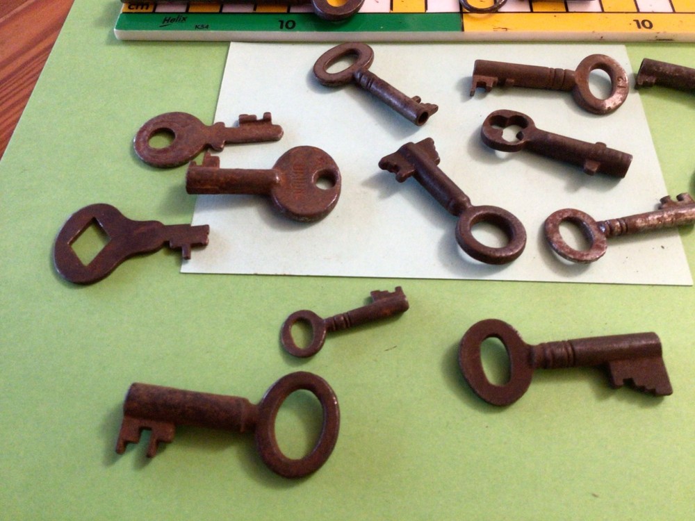 20 Vintage small Keys