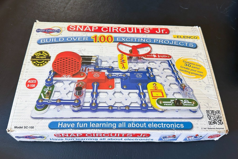 Snap Circuits Jr. SC-100 Electronics Exploration Kit COMPLETE