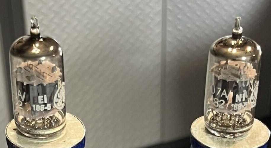 (1 PAIR) 12AU7A/ECC82 GE USA, TOP O, GREY. TESTED STRONG. EXCELLENT TUBES.