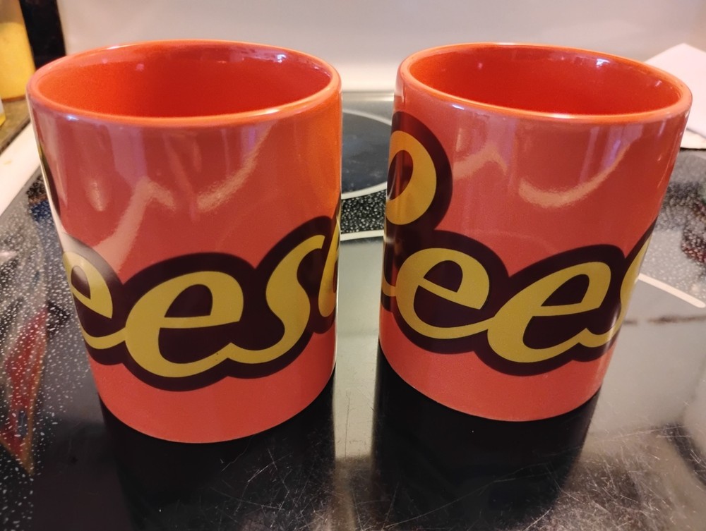 ( 2 ) 12 oz. Mugs - Reeses Hersheys Galerie - mint condition never used