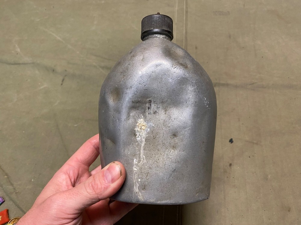 ORIGINAL WWII US ARMY & MARINE INFANTRY M1942 CANTEEN-DATED 1943