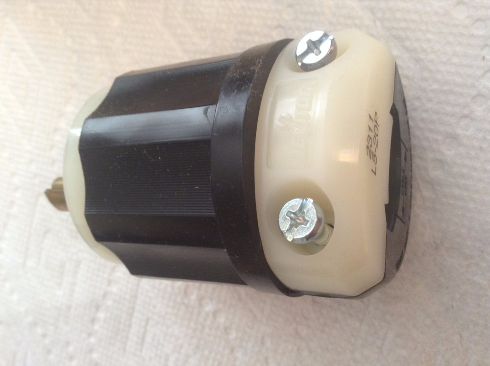 Leviton 2311 Locking Plug 2 Poles 3 Wires