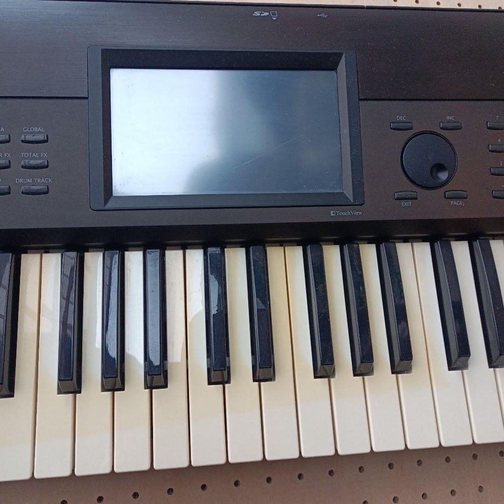 KORG KROME 61 Keys Synthesizer Used