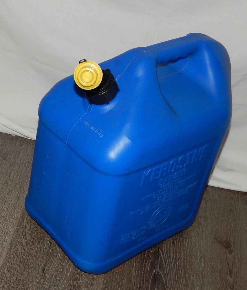 BLITZ 5 GAL PLASTIC KEROSENE CAN SELF VENTING #50877