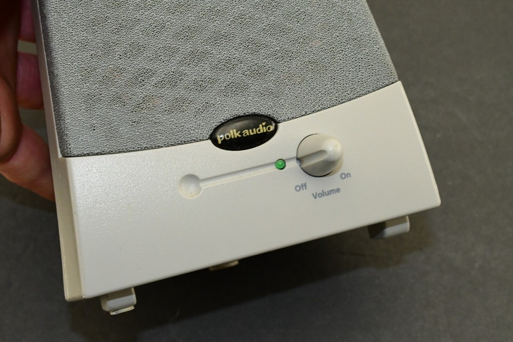 (1) - Polk Audio System Computer Speaker- Gray - Model AMR70 ?