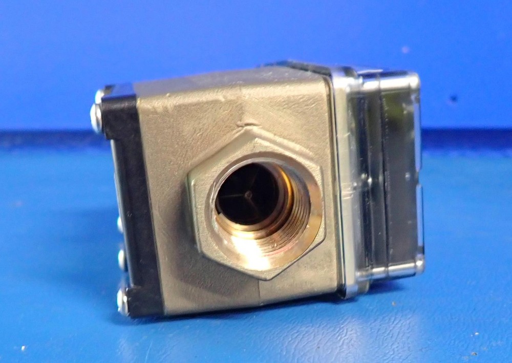 FLOMEC B05N 10GPM Flow Meter