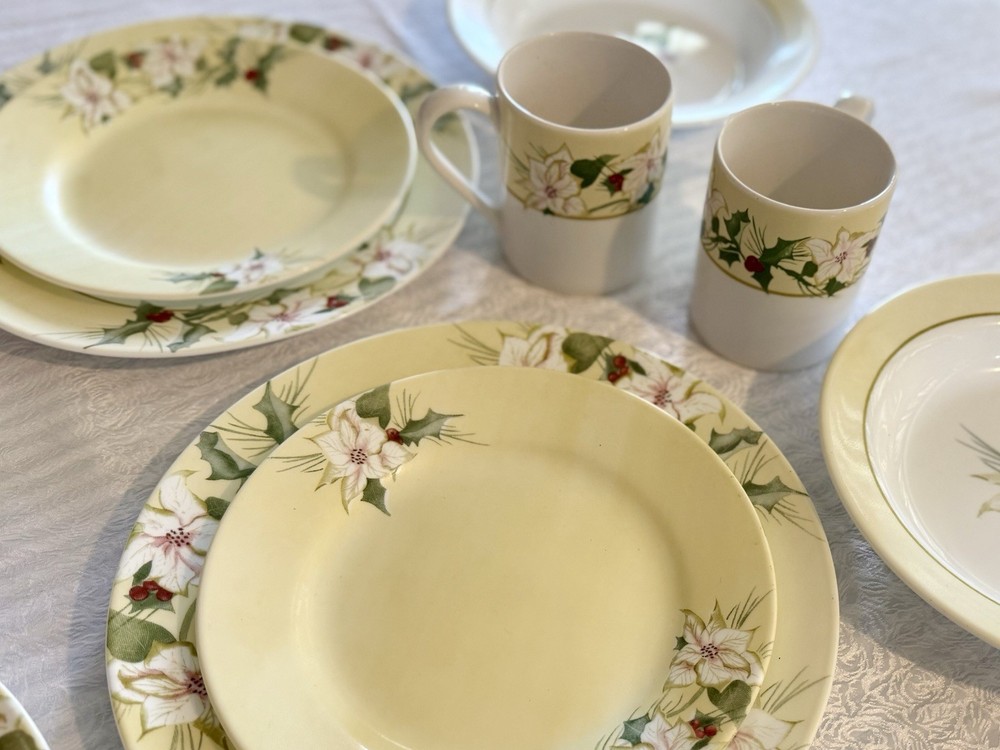 Corelle Winter Harmony Collection: 12-Piece Dinner Set