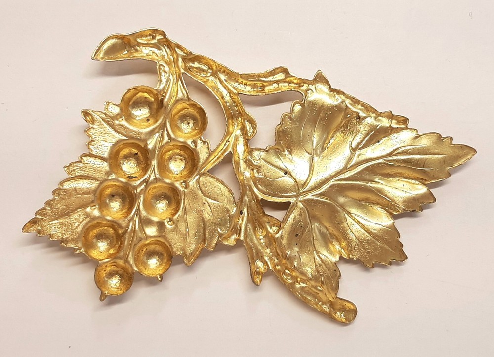 EMBOSSED STAMPED GOLD FINISHED BRASS X LARGE GRAPE & LEAF CLUSTER COMPONENT