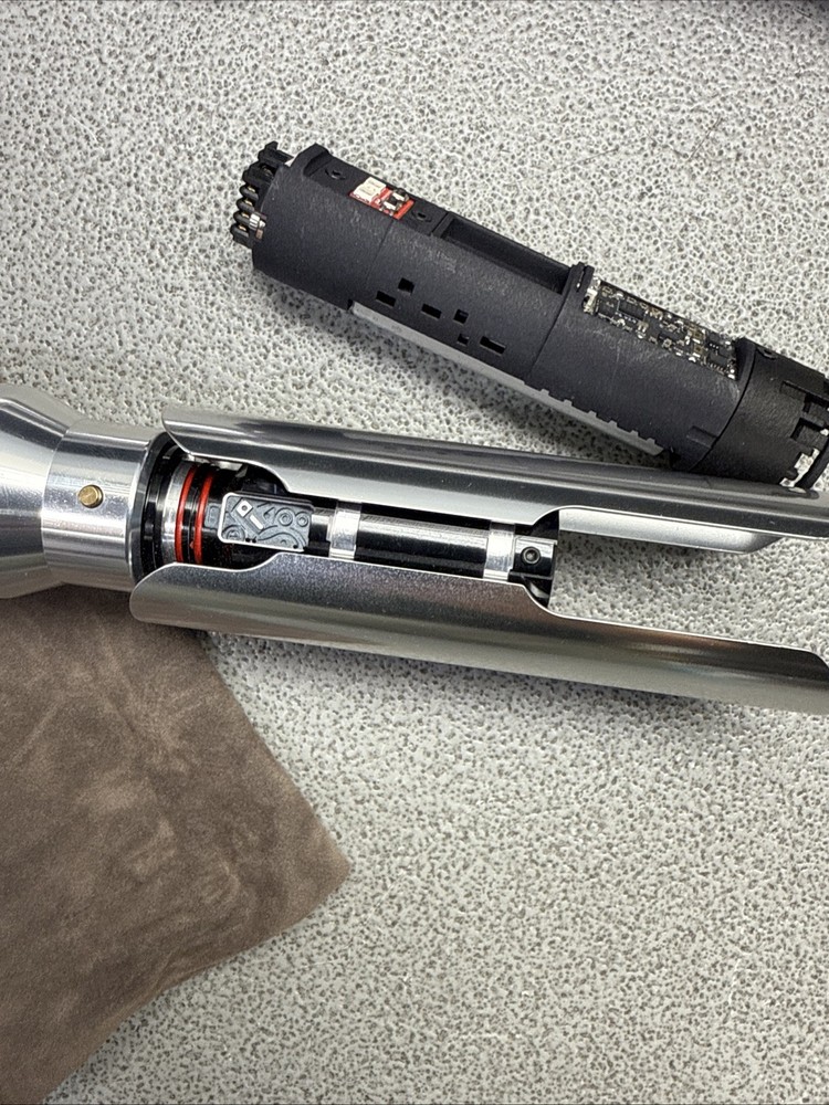 89saber SINGLE Lightsaber WITH CARRY CASE (( PLEASE READ DESCRIPTION ))